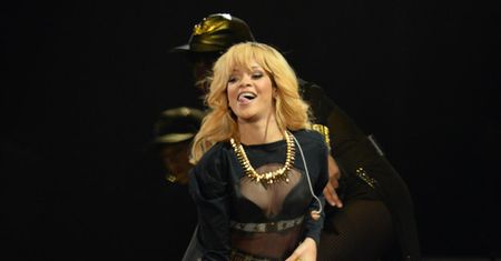 OSTRA Rihanna NA SCENIE!
