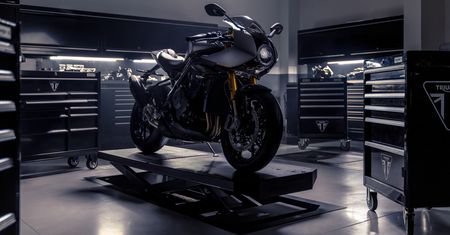 Triumph i Breitling łączą siły. Limitowany motocykl i jeszcze bardziej limitowany zegarek