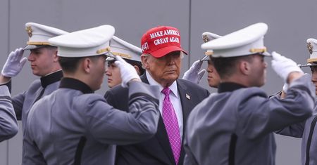 Czarne chmury nad Ukrainą? Trump chce zbliżenia z Rosją