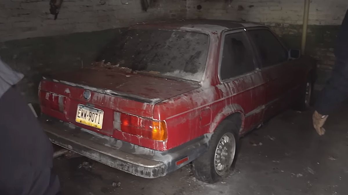 BMW E30 umyte po 14 latach stania w garażu
