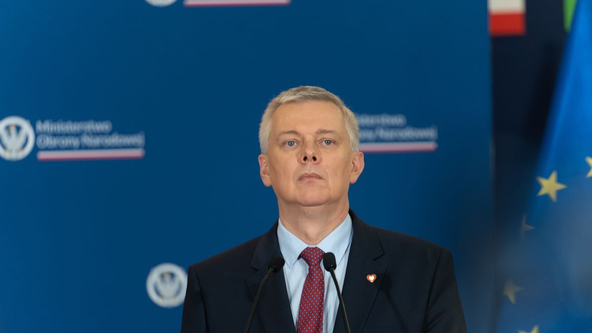 WARSAW, POLAND - 2024/07/17: Minister of Internal Affairs and Administration Tomasz Siemoniak speaks during a press conference. A joint press conference was held at the headquarters of the Ministry of National Defense to summarize activities to strengthen the eastern border of the Republic of Poland. with the participation of Deputy Prime Minister and Minister of National Defense Wladyslaw Kosiniak-Kamysz, Minister of Interior and Administration, coordinator of special services Tomasz Siemoniak, Deputy Minister Cezary Tomczyk and Deputy Minister Czeslaw Mroczek. (Photo by Marek Antoni Iwanczuk/SOPA Images/LightRocket via Getty Images)