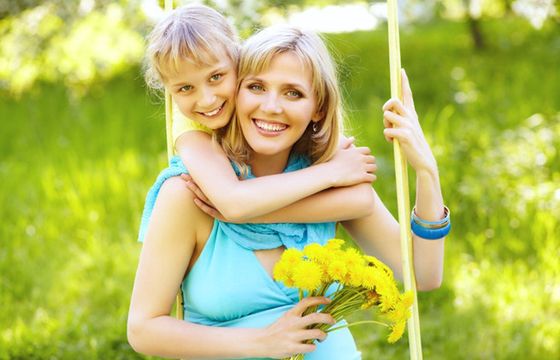 Młode mamy zmieniają nawyki zakupowe po urodzeniu dziecka. To coraz ważniejsza grupa konsumentek