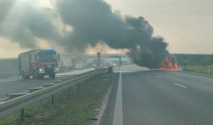 Spłonął bus na autostradzie A4. Droga całkowicie zablokowana