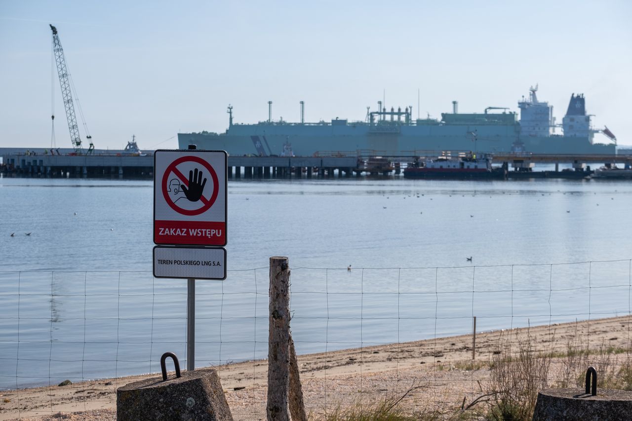 Świnoujski gazoport ze strefą ochronną. Zakaz wchodzi w życie o północy