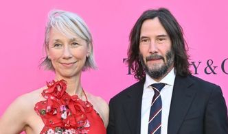 Zakochany Keanu Reeves całuje Alexandrę Grant na ściance (FOTO)