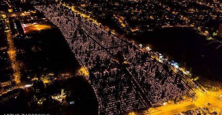 Lublin: Cmentarz przy ul. Unickiej nocą z drona. Widok zachwyca! – ZDJĘCIA