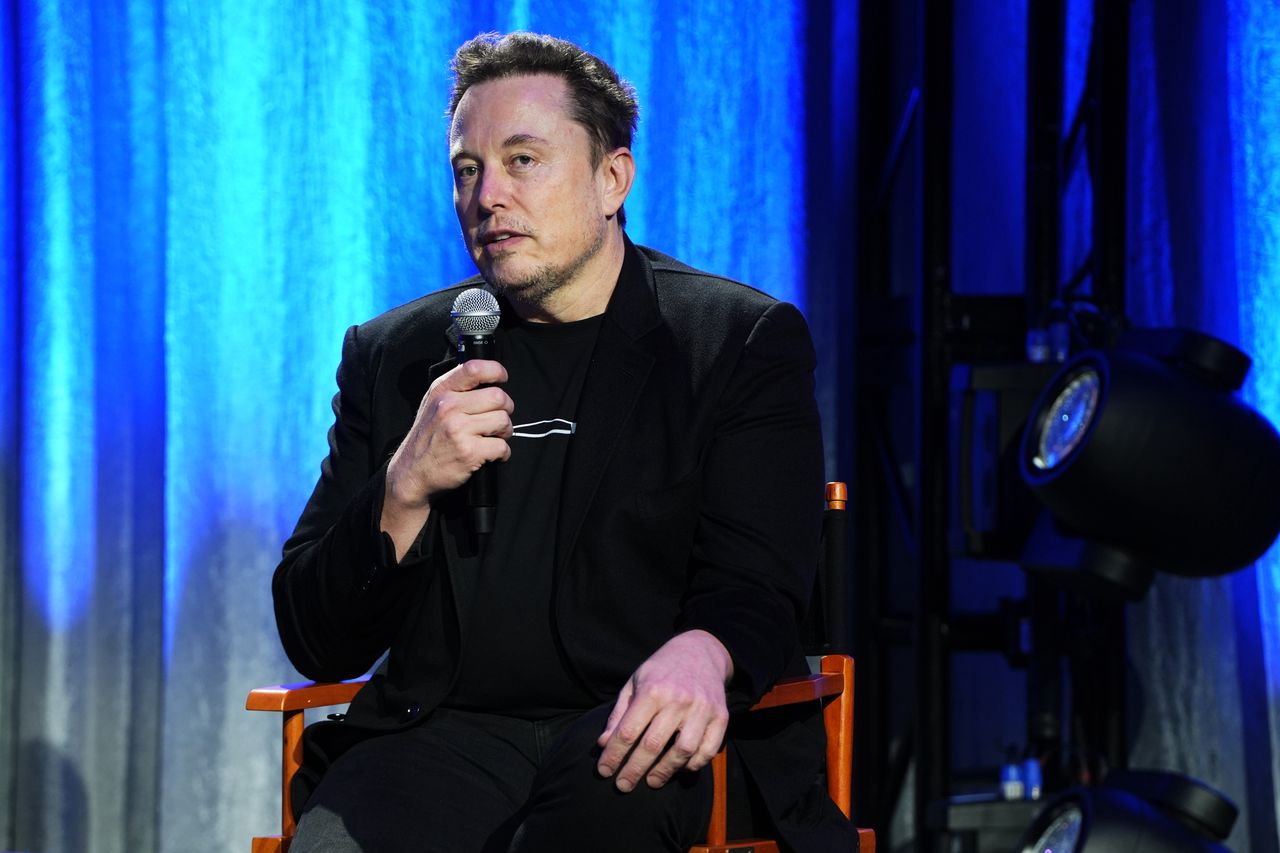 Elon Musk's vision: Humans on Mars within four years?