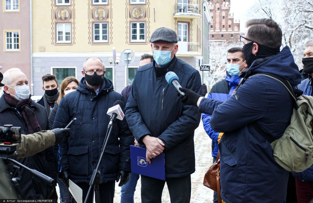 Burmistrz Mikołajek na Mazurach przeciwny obostrzeniom