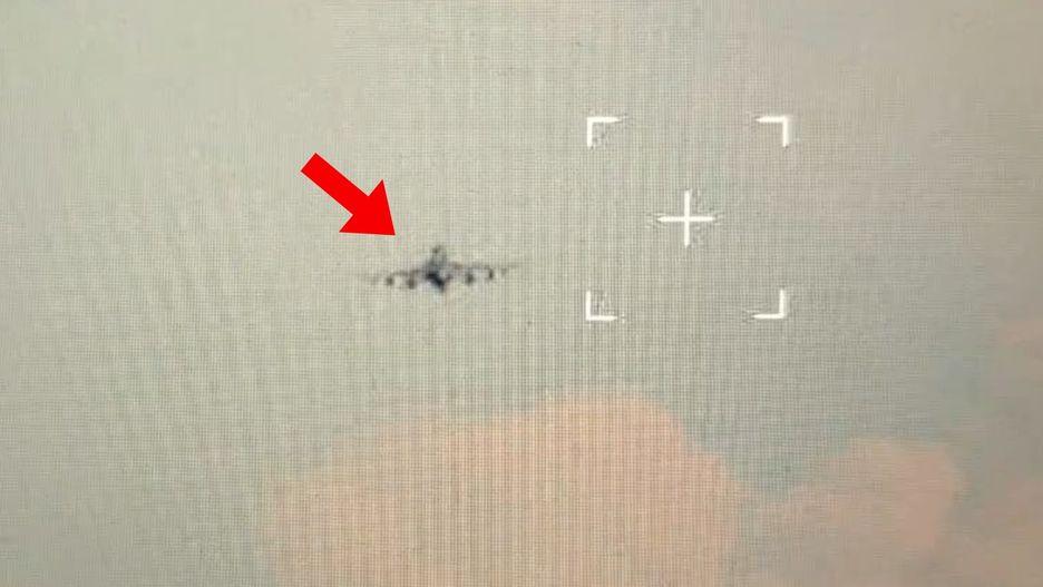 Spotkanie rosyjskiego drona z F-16 w powietrzu