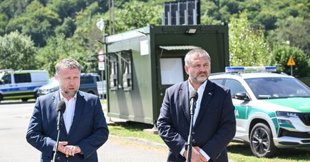 Okrzyki na konferencji Żurka i Kierwińskiego. "To są obrońcy granic"