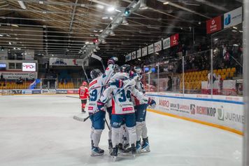 KH Energa Toruń z czwartym zwycięstwem z rzędu. Hat-trick Denyskina w Sanoku