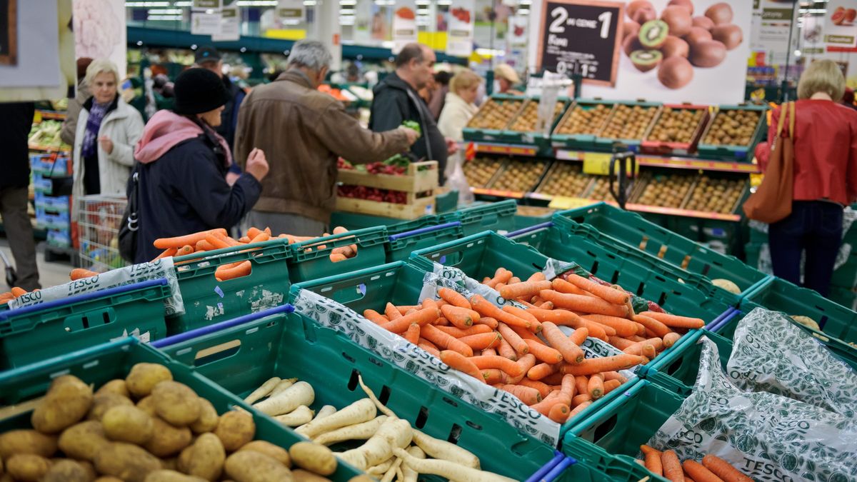 Wojciech Pacewicz
handel, handlowa, hipermarket, kolejka, market, sklep, spo�ywczy, spo�ywka, stoisko, supermarket, towar, zakupy