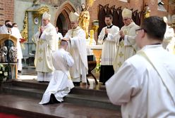 Najnowszy sondaż. Polacy domagają się opodatkowania księży i Kościoła