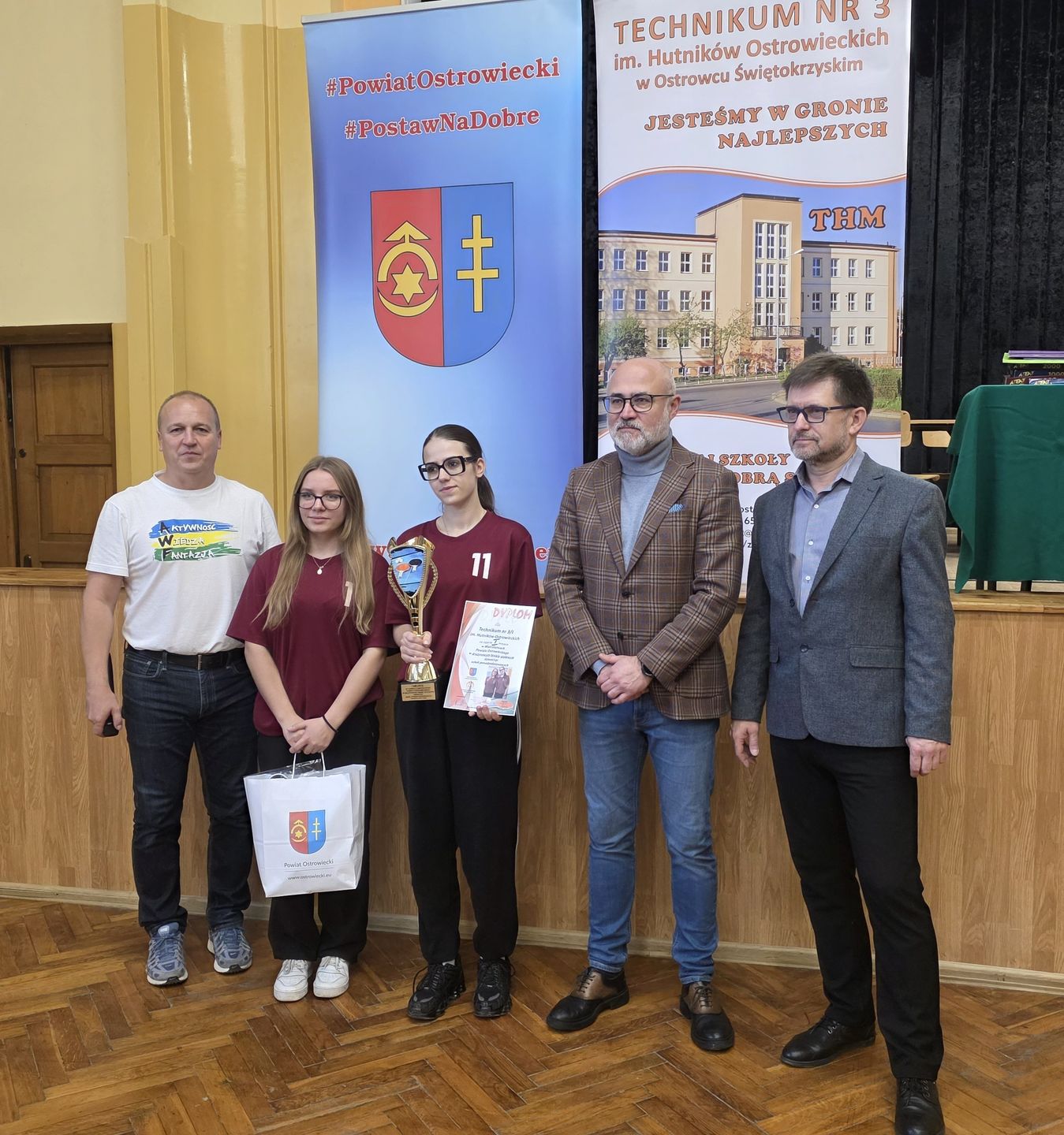 ZS nr 3 z podwójnym mistrzostwem powiatu. Wielkie emocje przy tenisowych stołach