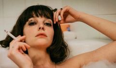 W 2021 roku premiera filmu "Bo we mnie jest seks". Maria Dębska jako Kalina Jędrusik