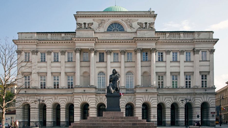 PAN nie może podnieść pensji, a resort milczy
