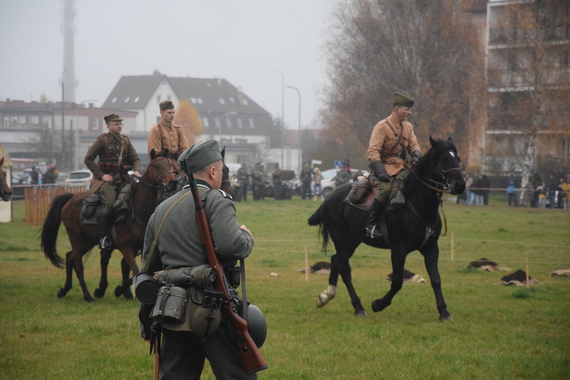 Inscenizacja w reżyserii Jerzego Hanisza zgromadziła tłuymy widzów