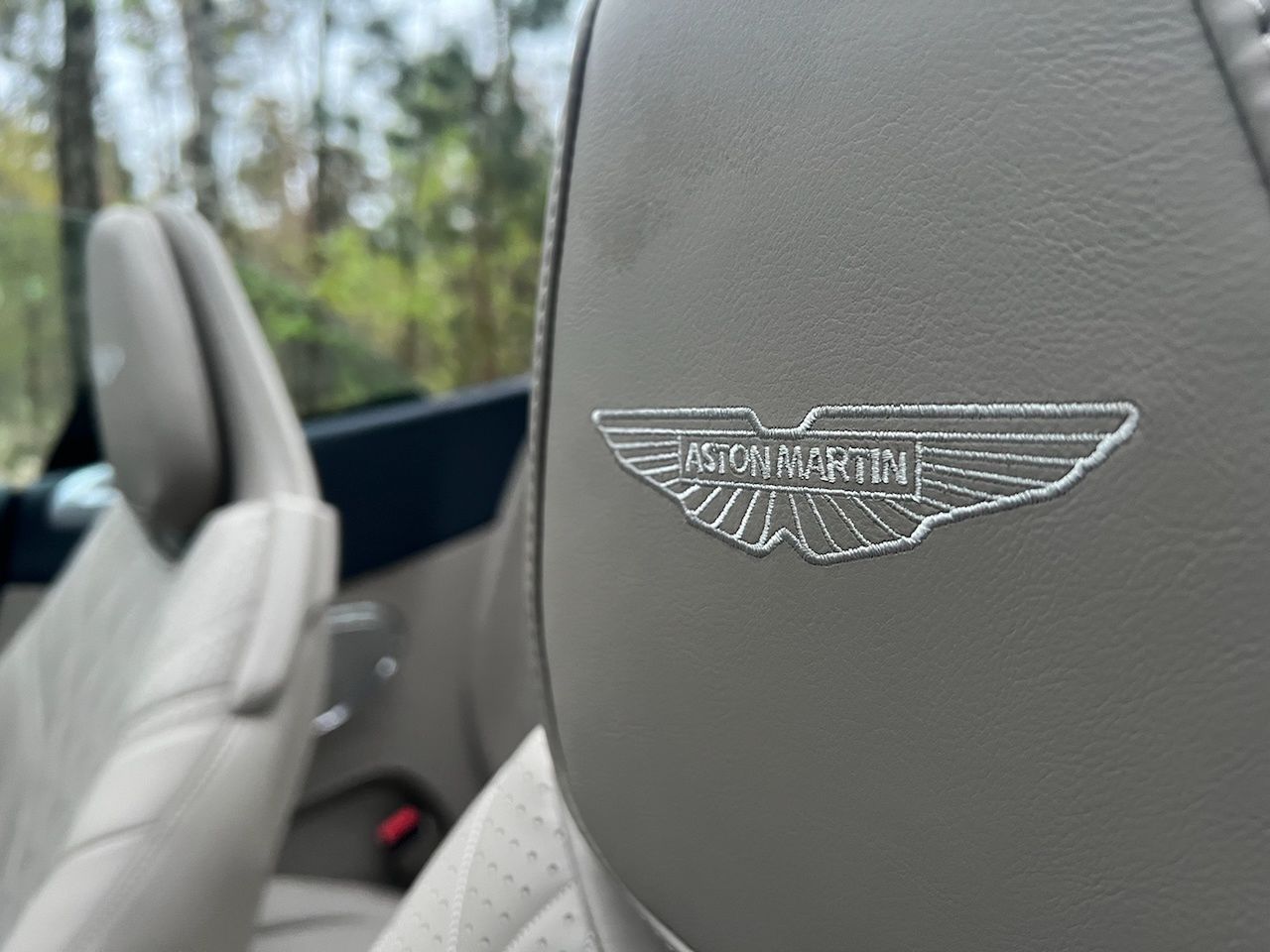 Aston Martin DB12 Volante
