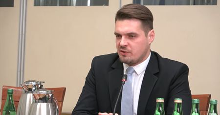 Wybory kopertowe. Zeznał o spotkaniu doradcy Dudy na stacji benzynowej