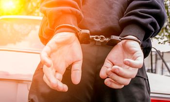 Gmina Oksa: Mąż miał uprowadzić żonę z jej domu. Mężczyzna jest podejrzany o porwanie żony ze szczególnym udręczeniem, trafił do aresztu