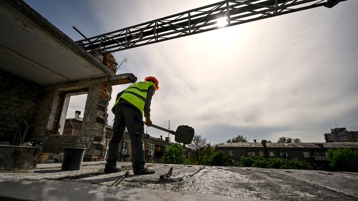 ZAPORIZHZHIA, UKRAINE - APRIL 17, 2024 - A worker with a spade is seen at work as the residential building at 80 Nezalezhnoi Ukrainy Street/3 Yakova Novytskoho Street destroyed by Russian shelling is under reconstruction, Zaporizhzhia, southeastern Ukraine. (Photo credit should read Dmytro Smolienko / Ukrinform/Future Publishing via Getty Images)