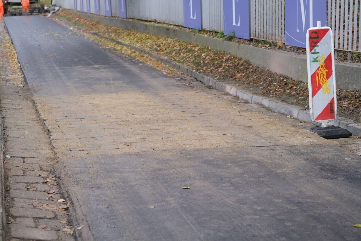 "Okno czasu" po wylaniu asfaltu na ul. Zamkowej