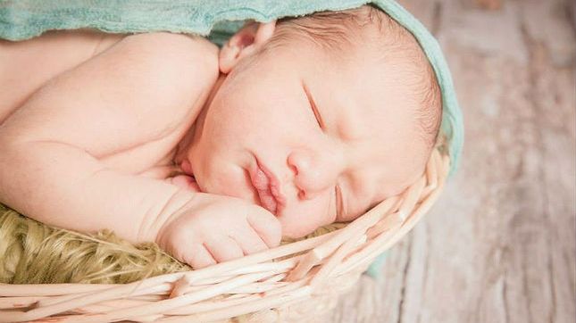 Dziecko w śmietniku to nie prawdziwy news. To kolejny przekręt na Facebooku 1