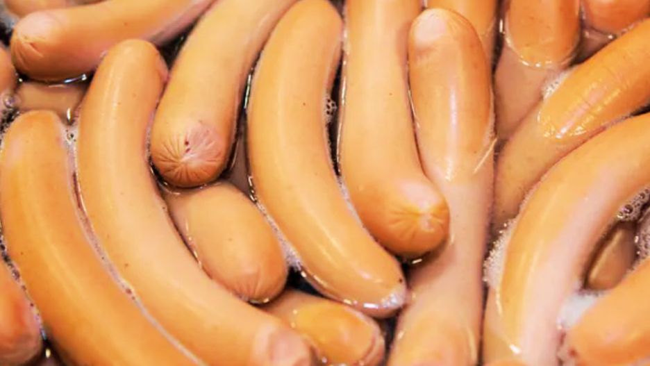 Najgorsze sposoby na podanie parówek. Tak zmieniasz je w truciznę