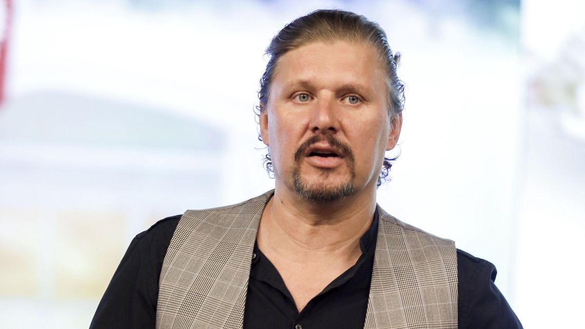 Tak dziś wygląda Andrzej Nejman, serialowy Waldek ze "Złotopolskich"