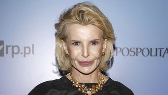 Joanna Racewicz wybrała się na ślub Sashy Strunin w czekoladowej kreacji. Klasa?