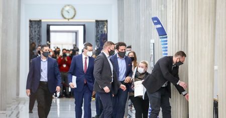 Michał Dworczyk przeprasza Iwonę Hartwich. Bukiet kwiatów i zaproszenie na spotkanie