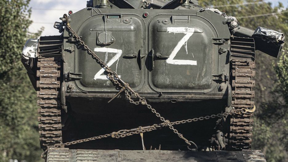 Sytuacja po kolejnym ostrzale CharkowaHARKIV, UKRAINE - SEPTEMBER 08: A view of a Russian tank captured by Ukrainian forces being carried in Kharkiv, Ukraine on September 08, 2022. Ukrainian forces say they have recaptured more than 20 settlements from Russian forces. Metin Aktas / Anadolu Agency/ABACAPRESS.COMAA/ABACA