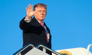 Latają razem z Trumpem. Lista pasażerów może zaskakiwać