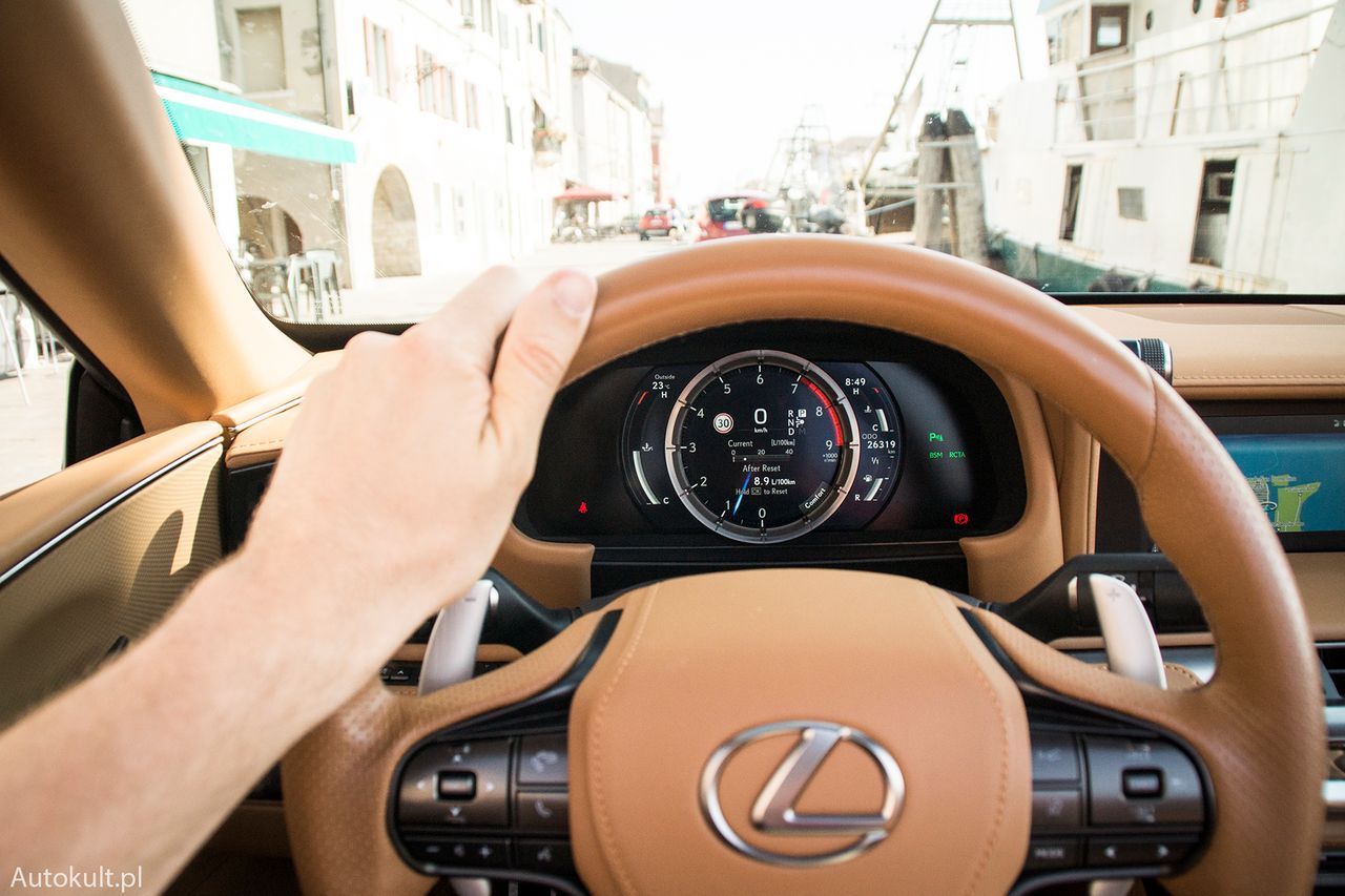 Lexus LC500 Convertible (2021)