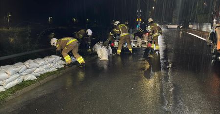 Stan wody ciągle się podnosi. Strażacy ustalili granicę. Wtedy zarządzą ewakuację