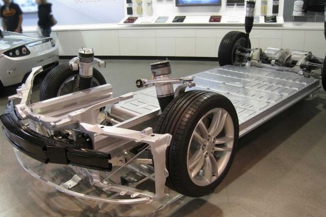 Nowa Tesla Model S 90D: samochód jak komputer. Upgrade i overclocking zmienia go w rakietę 4