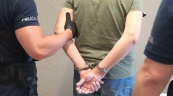 45-latek z Kęt znęcał się nad 85-letnią matką. Wyrodnego syna zatrzymała policja