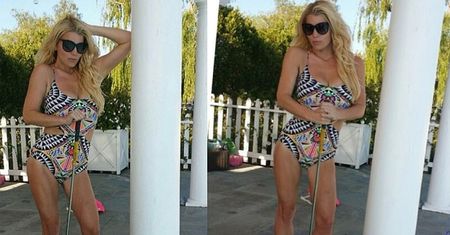 Jessica Simpson chwali się ciałem! (FOTO)