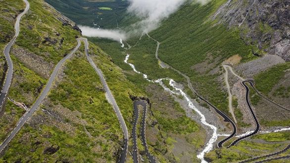 80 km/h rowerem. Tyłem! Ekstremalny zjazd norweską Drogą Trolli 1