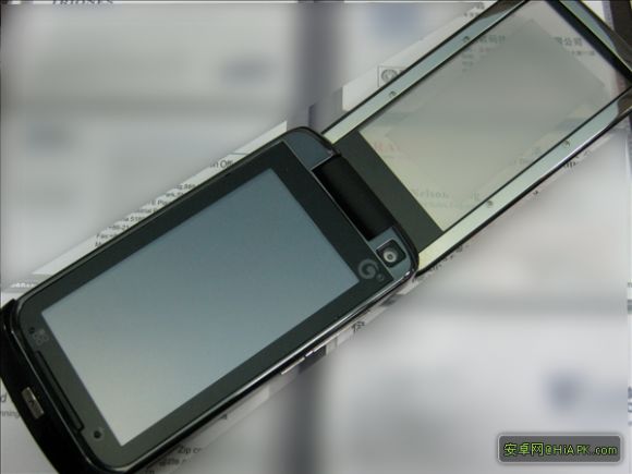 Tajemnicza dotykowa Motorola z klapką to Moto MT820