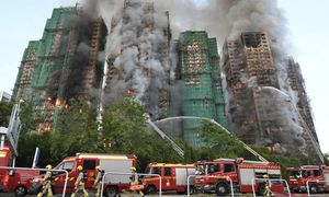 Hongkong: rośnie liczba ofiar pożaru. Aresztowania w firmie budowlanej