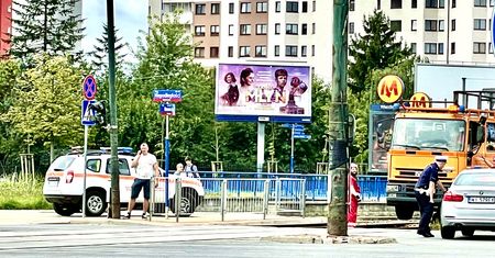 Warszawa. Ciężarówka zerwała sieć trakcyjną na Woronicza. Tramwaje skierowane na inne trasy