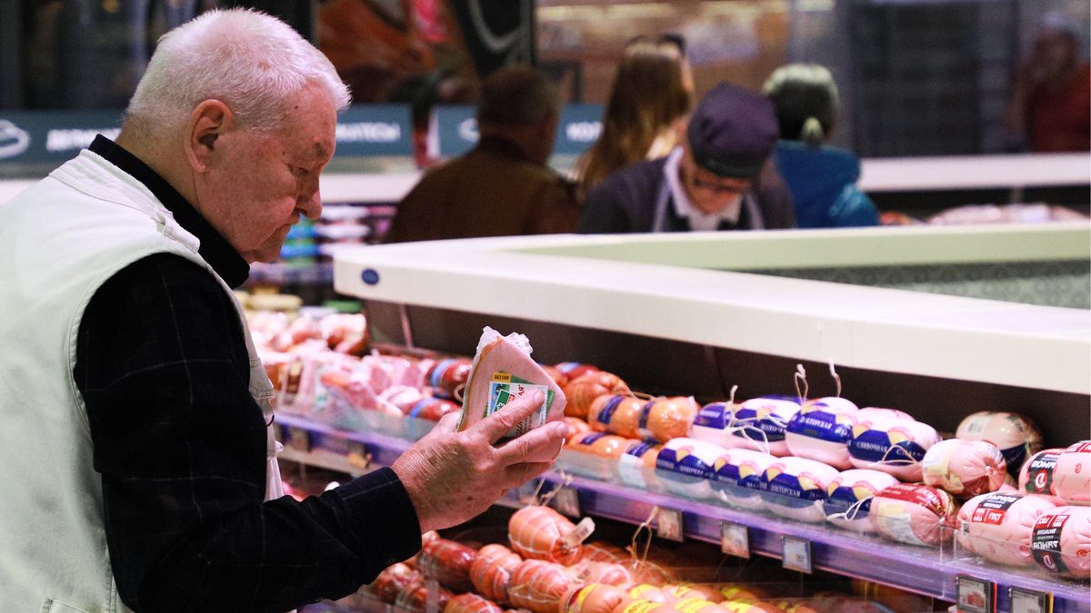 MOSCOW, RUSSIA  AUGUST 28, 2019: A customer choosing sausages at a Perekrestok grocery store. Sergei Petrov/TASS (Photo by Sergei Petrov\TASS via Getty Images)