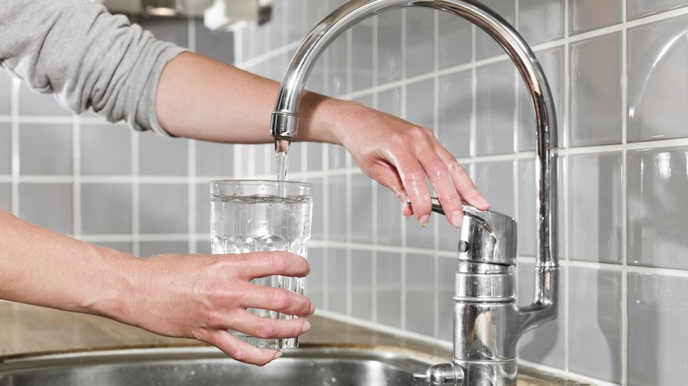 Czy warto pić wodę z kranu?