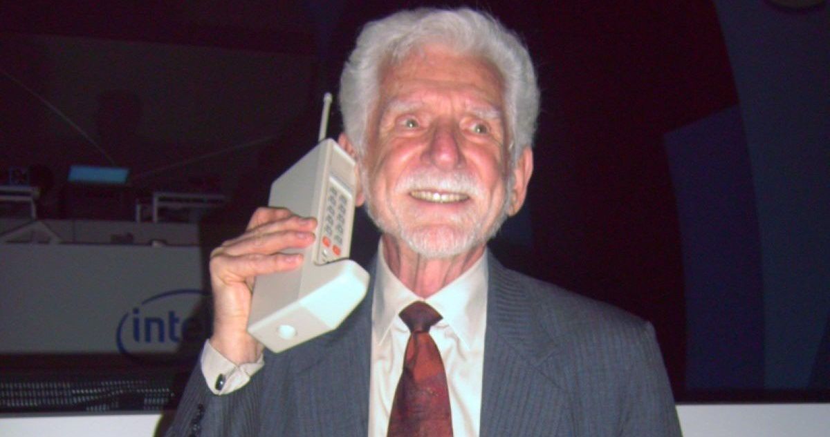 Pierwszy telefon komórkowy. Ważył kilogram i działał 30 minut