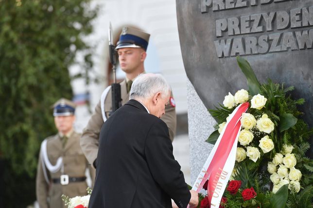 Warszawa. Politycy PiS uczcili pamięć ofiar katastrofy smoleńskiej