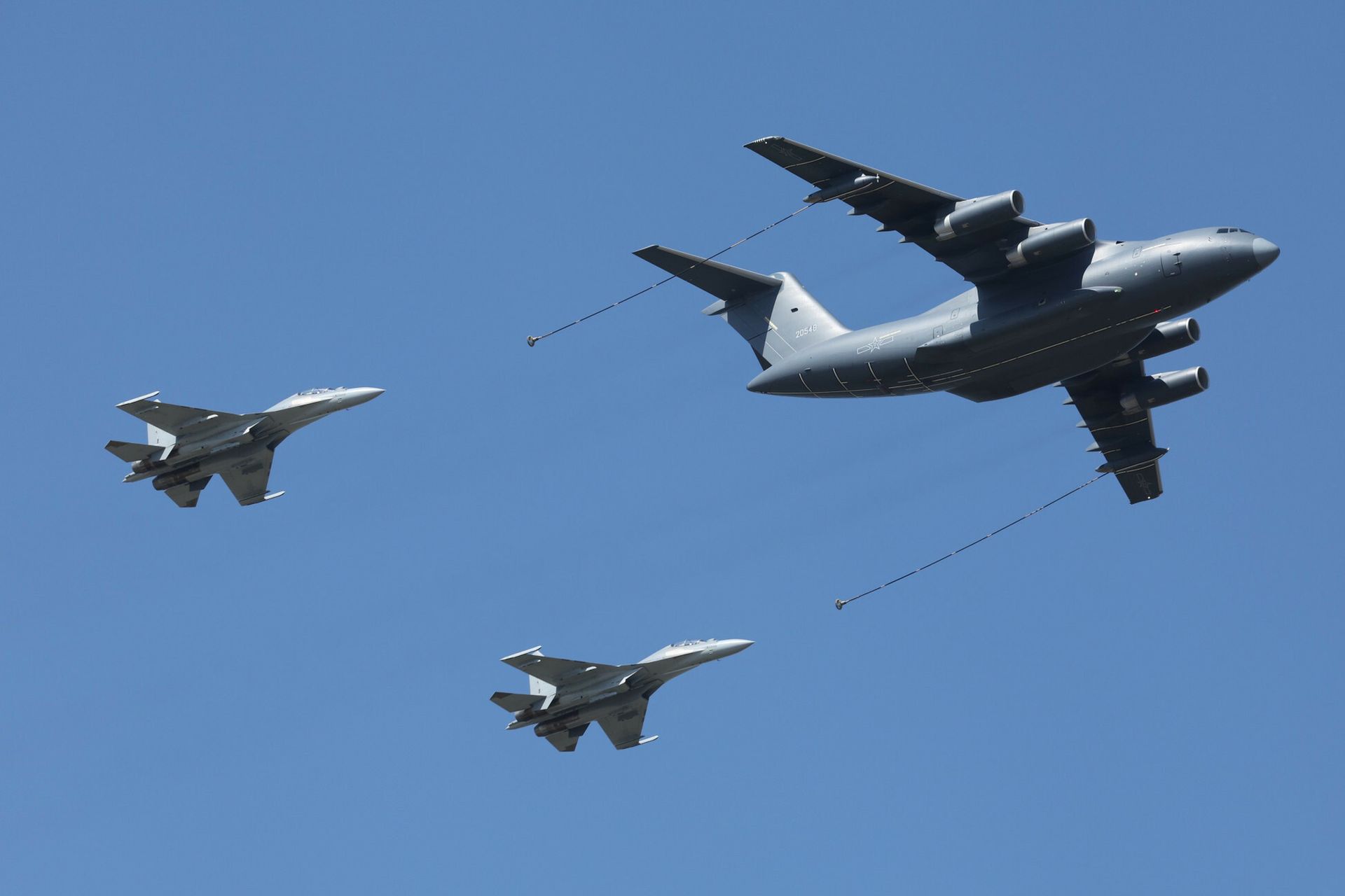 Amerykanie przerzucają kolejne siły. Przelot w ukryciu przed radarami Kép