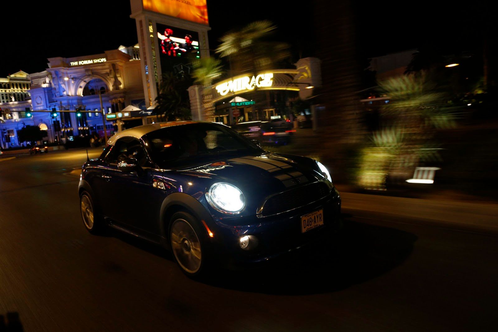 Galeria Mini jako celebracja sprzedaży półmilionowego egzemplarza w USA 239