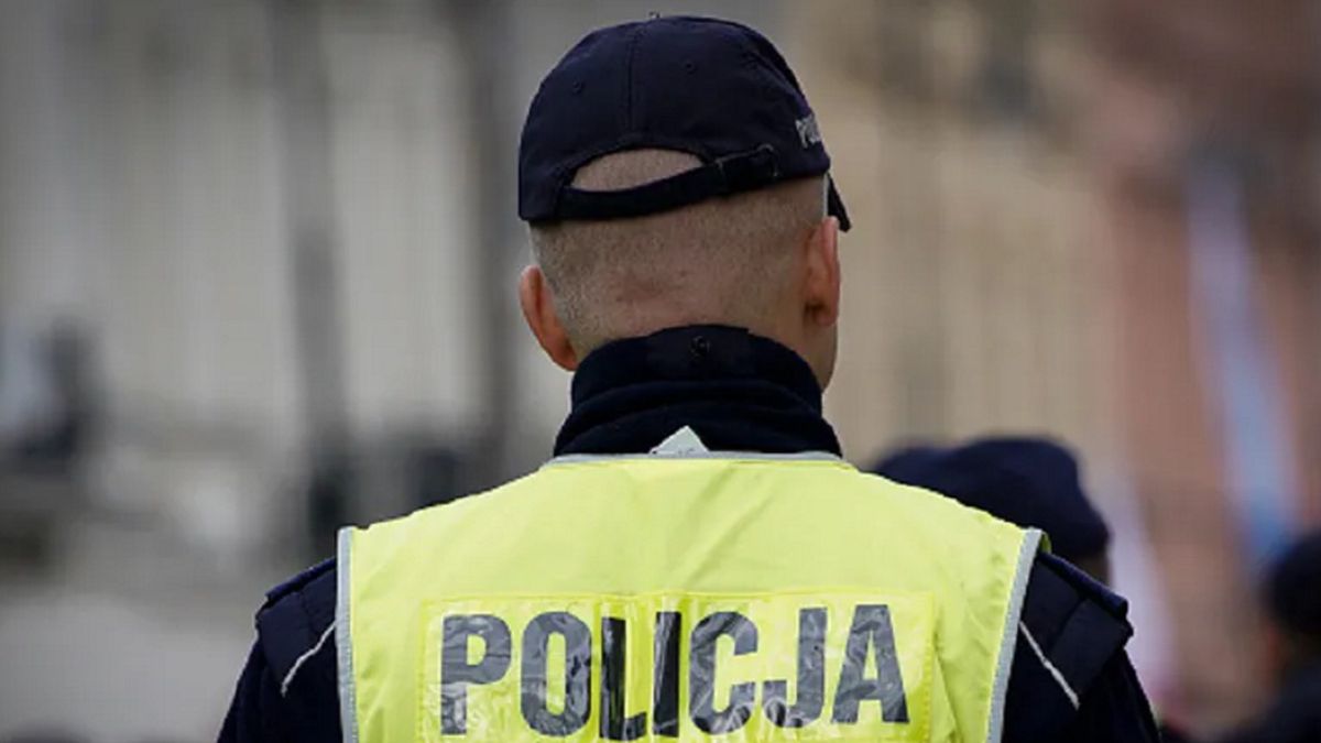 Policja wciąż szuka nożownika, który zaatakował w niedzielę młodego mężczyznę przy cmentarzu na ulicy Smętnej we Wrocławiu.