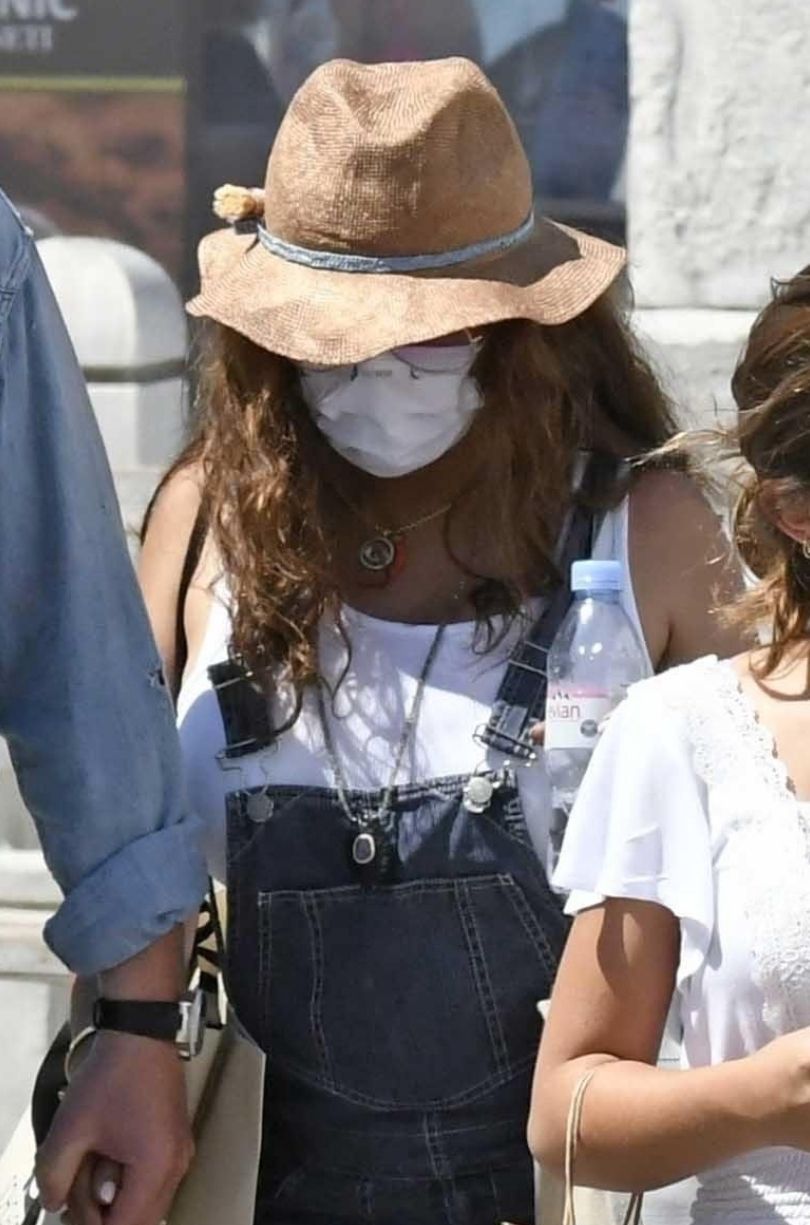 Salma Hayek z rodziną spaceruje po Mykonos